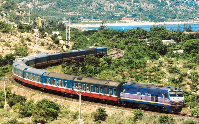 Chuyến tàu đi 8 ngày 7 đêm, chạy chưa tới 50km/giờ, du khách nhận xét: Đúng là khách sạn trên đường ray