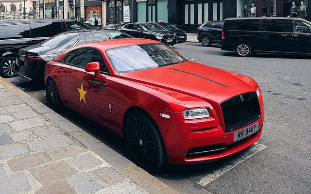 Xe Rolls-Royce 'cờ đỏ sao vàng' ở châu Âu hút 20.000 lượt tương tác, nhiều người hỏi: Sao chỉ có 3 bánh?