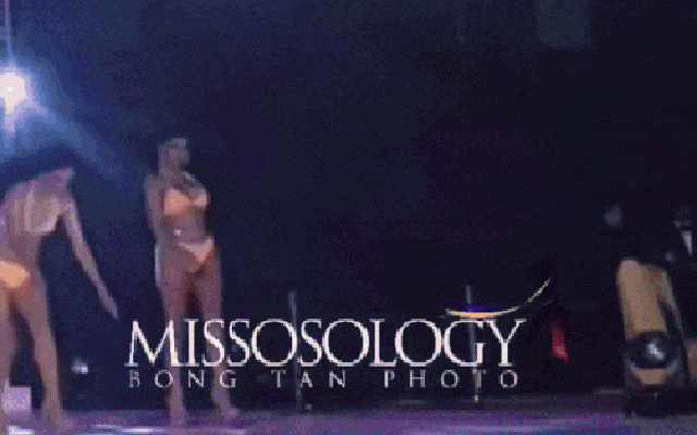 Thí sinh Hoa hậu Hòa bình nhào lộn khi diễn bikini