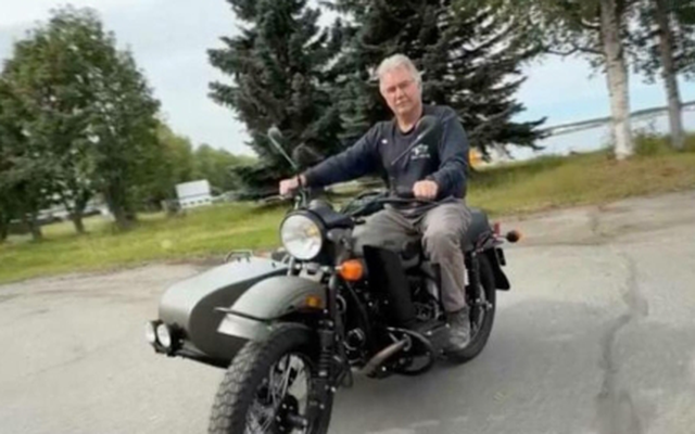 Tổng thống Putin tặng xe máy Ural cho một công dân Mỹ