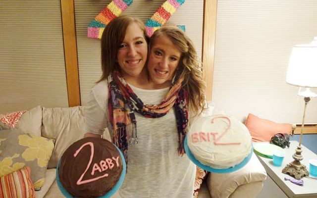 Cặp song sinh dính liền nổi tiếng thế giới được cho là đã có em bé: Họ có thể sinh con như thế nào?