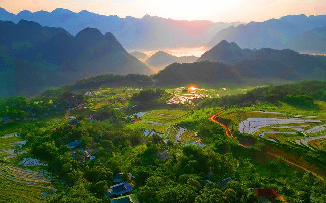 Giới trẻ rủ nhau đi trốn: Chữa lành ở ‘thiên đường xanh’, ngắm ‘Hạ Long trên cạn’ với chi phí rẻ bất ngờ