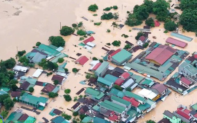 Mưa lũ khiến 7.477 căn nhà hư hỏng, “cuốn trôi” 3.623 tỉ đồng