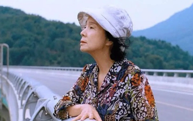 Chồng mất, tôi bán nhà đưa hết 1,8 tỷ đồng cho con trai rồi đến nhà ở con gái, đến tối nghe con rể nói 1 câu mà sững người