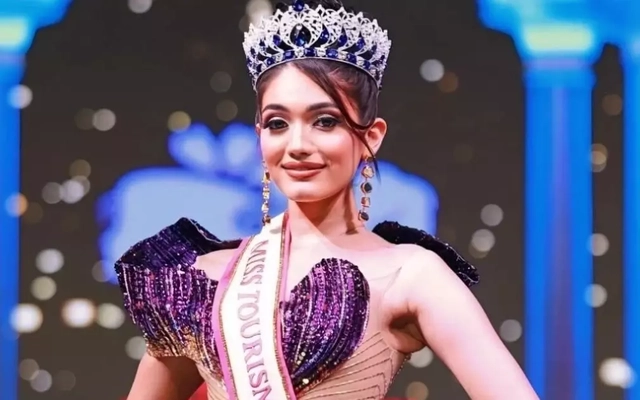 Hoa hậu từ bỏ danh hiệu sau một đêm đăng quang