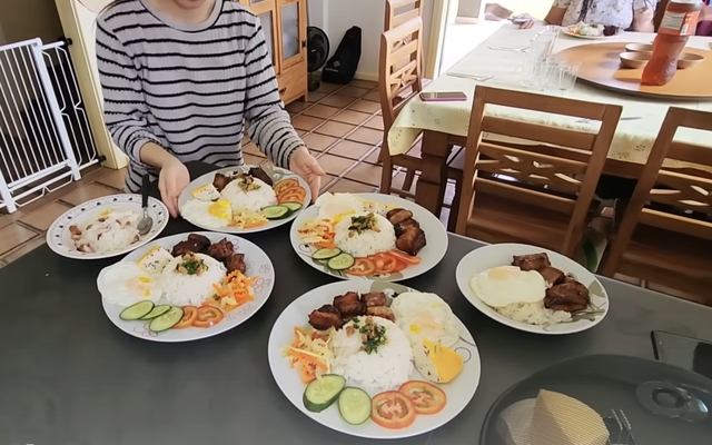 Đại gia đình Brazil thích mê 1 món cơm Việt Nam, vét sạch đĩa vì “ngon không tưởng”