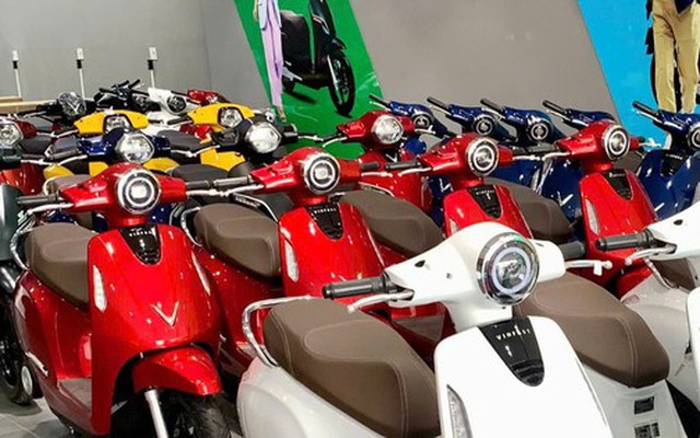 Giá xe máy điện Vinfast phá vỡ giới hạn, miễn phí sạc pin, đổi pin tiện lợi chỉ 9.000 đồng