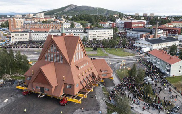 Công trình nặng 672 tấn được vận chuyển nguyên vẹn bằng ô tô đến địa điểm mới: "Thần đèn" đã làm thế nào?