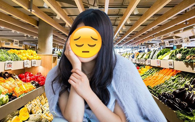 Để con gái liếm hàng hóa ở siêu thị rồi bỏ lại chỗ cũ, 1 mỹ nhân bị dân mạng "tấn công"