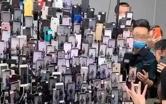 Cảnh sát bao vây căn nhà có 20.000 chiếc điện thoại phát sáng hoạt động, bí mật về kho hàng và 17 tỷ đồng bị phát hiện