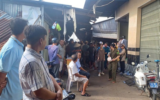 Bắt nghi phạm chém vợ rồi đốt nhà làm cháy lan sang chợ ở Cà Mau