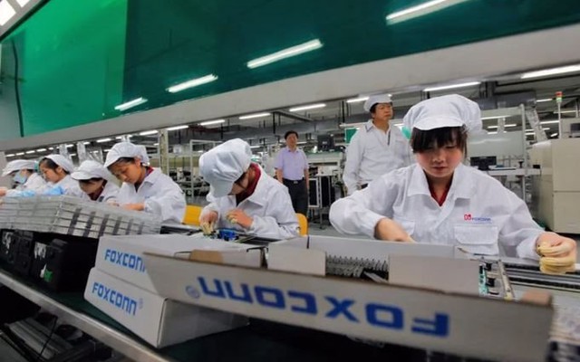 Foxconn tức tốc tuyển công nhân lắp iPhone 17: Trả 100 nghìn đồng/giờ, thưởng thêm gần 30 triệu nếu làm đủ 3 tháng