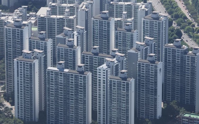 Hơn 100.000 căn nhà nằm trong tay người ngoại quốc khiến giá BĐS vượt sức chịu đựng, người dân chỉ có thể đi thuê: Siêu cường châu Á ra lệnh khẩn!