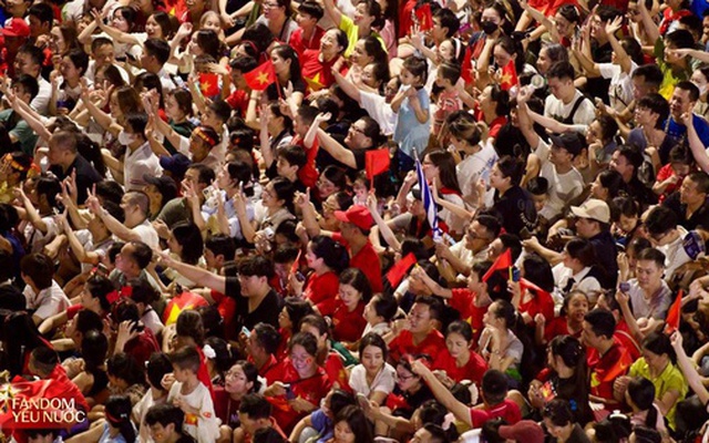 Hà Nội lúc này, đông kỷ lục!