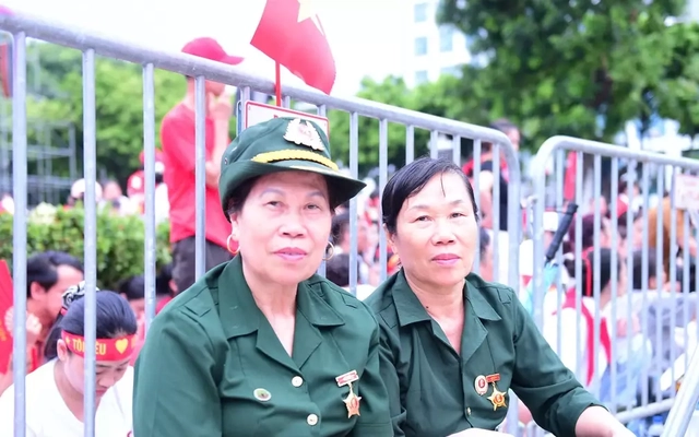 Gặp lại chị em, đồng đội năm xưa khi đi xem tổng hợp luyện A80