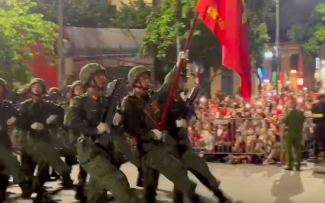 VIDEO: Thượng uý Lê Hoàng Hiệp cùng Khối Tác chiến điện tử tổng hợp luyện tối 24-8