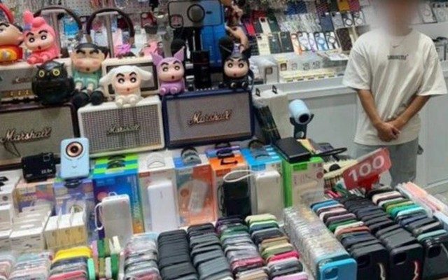 Một thiếu tướng chỉ huy cuộc đột kích, triệt phá đường dây buôn bán loa Marshall giả, bắt giữ 6 đối tượng và tịch thu hơn 200 sản phẩm