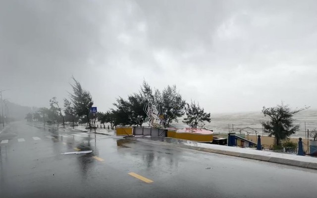 Bão đã suy yếu, hàng loạt địa phương ra cảnh báo mới, người dân hãy xem hết video này