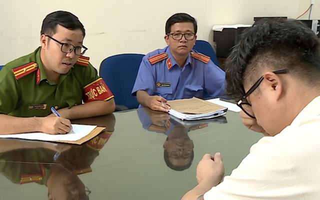 Công an TP HCM bắt khẩn cấp 4 người sau khi ập vào một chung cư