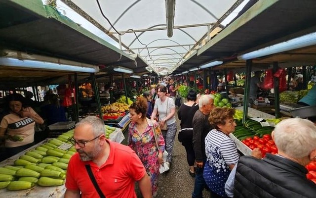 Buồn của quốc gia thuộc top nghèo nhất châu Âu: Giá rau củ tăng theo cấp số nhân vì mất mùa, giới trẻ 'chê' làm nông, tích trữ thực phẩm cho ngày đông dần trở thành điều xa xỉ