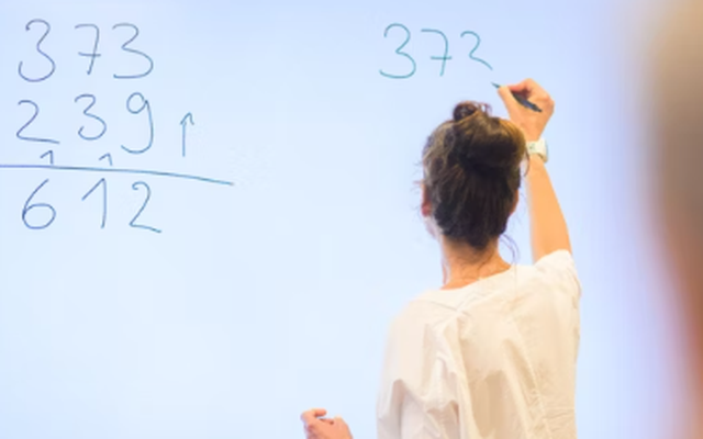 Nữ giáo viên nghỉ ốm suốt 16 năm vẫn lĩnh đủ lương 30 tỷ đồng nhưng hiệu trưởng khẳng định: “Tôi chưa từng nghe tên người này!”