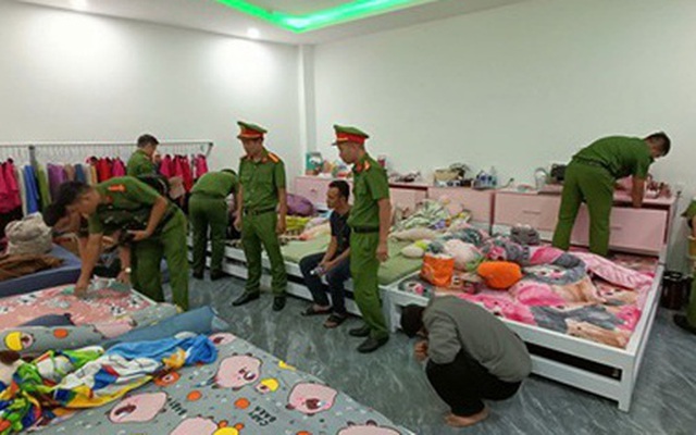 Bắt quả tang 6 cặp nam nữ mua bán dâm trong 2 cơ massage ở Đắk Lắk