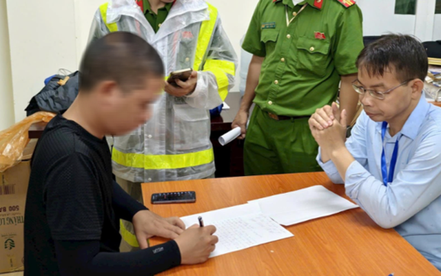 Xử phạt bãi trông xe tự phát gần Quảng trường Ba Đình trước giờ sơ duyệt A80