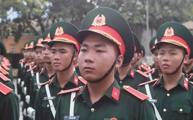 Chiến sĩ tham gia diễu binh A80 nén nỗi đau bố mất để hoàn thành tốt nhiệm vụ