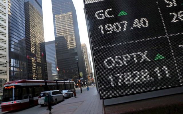 Tẩy chay hàng Mỹ nhưng dân nước láng giềng Washington không thể cưỡng lại sức hấp dẫn của thị trường chứng khoán lớn nhất thế giới, rót vốn cao kỷ lục  35 năm