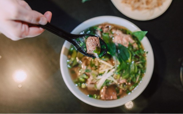Không phải bún thang, món ăn chỉ từ 35.000 đồng/bát này mới là hương vị Việt lọt top ngon nhất thế giới