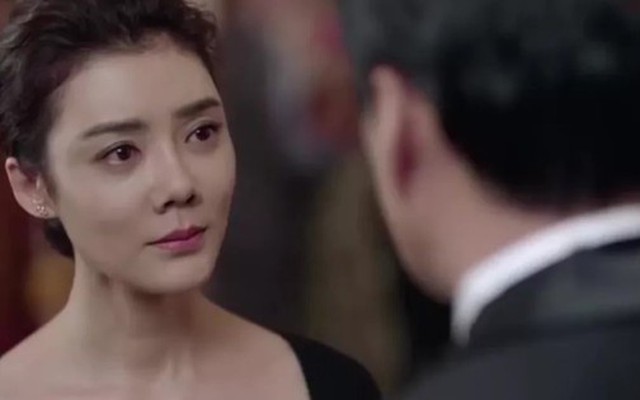 Đêm khuya, tiếng chuông cửa vang lên, tôi run rẩy mở ra và bàng hoàng thấy chồng cũ cùng người bên cạnh