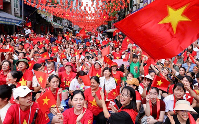 Tặng toàn dân mỗi người 100.000 đồng dịp Quốc khánh 2-9