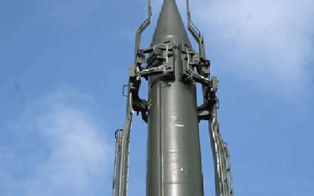 VIDEO: Ngắm tên lửa “bút chì” với đầu đạn nặng gần 1 tấn ở Hà Nội