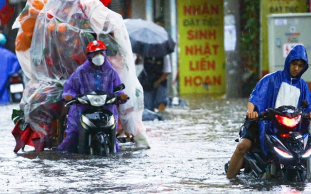 Rạng sáng mai áp thấp nhiệt đới có thể thành bão, Bắc và Trung Bộ cao điểm mưa