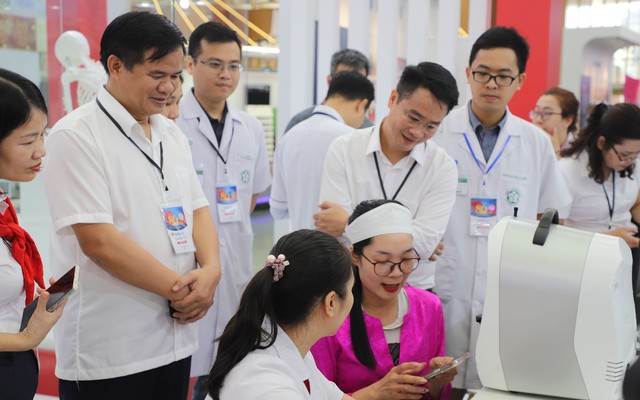 Chưa từng có: Người dân được khám bệnh miễn phí, trải nghiệm công nghệ phát hiện ung thư chỉ sau 1-2 phút