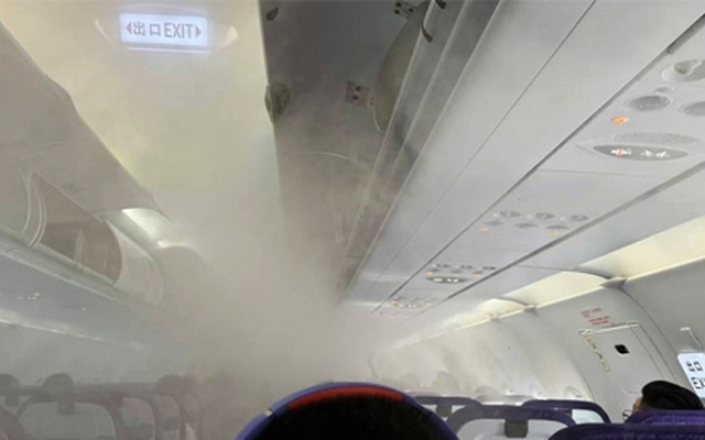 Hành khách giận dữ tố hãng hàng không 'để điều hòa lạnh như tủ đá để bán chăn'