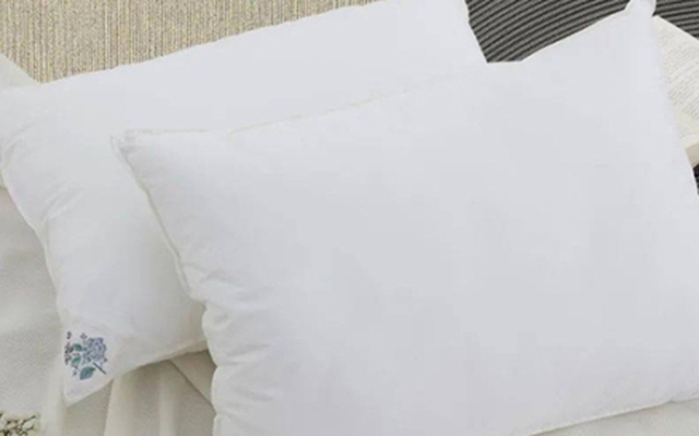 Gối ố vàng đừng vội thay mới, giặt theo cách này sẽ sạch bong, trắng tinh