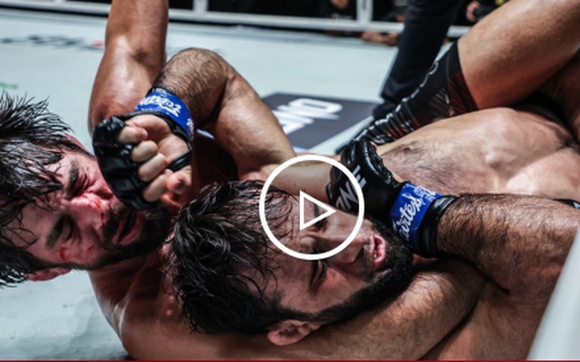 Bị khóa chặt 4 phút vẫn không chịu thua, cao thủ Nga đánh bại nhà vô địch Mỹ