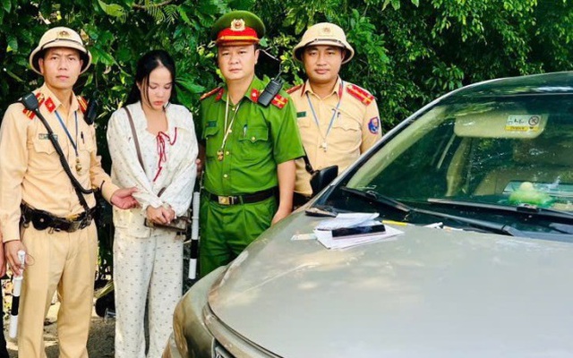 Bí ẩn bên trong gói giấy ăn của cô gái trẻ sinh năm 2001