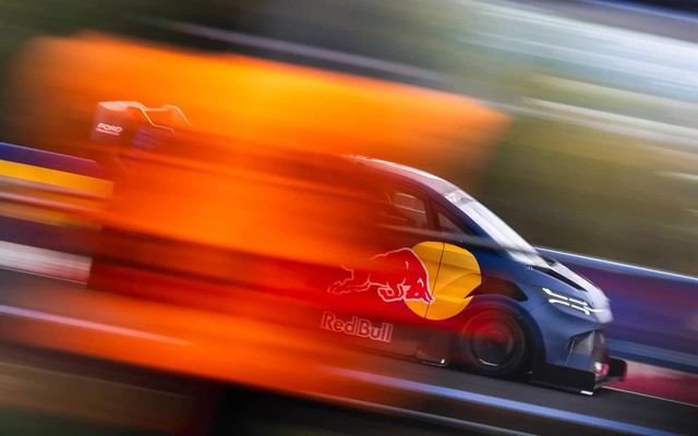 Ford phá kỷ lục Nürburgring bằng... xe tải giao hàng