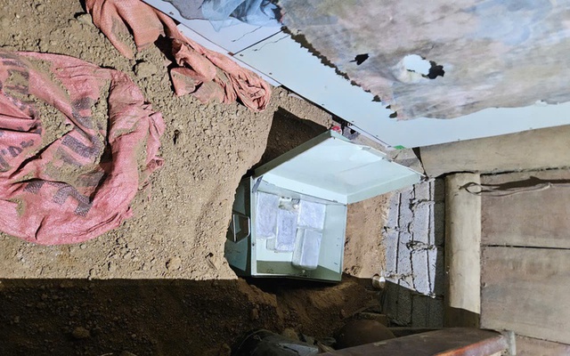 Phá đường dây ma tuý ở Điện Biên, thu giữ 10 bánh heroin chôn dưới nền phòng ngủ