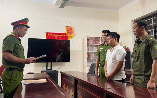 Bắt tạm giam cán bộ ngân hàng Nguyễn Văn Khiêm