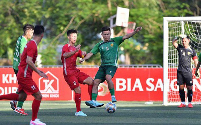 Tiến Linh, Duy Mạnh bị các ngôi sao sân phủi cầm hoà