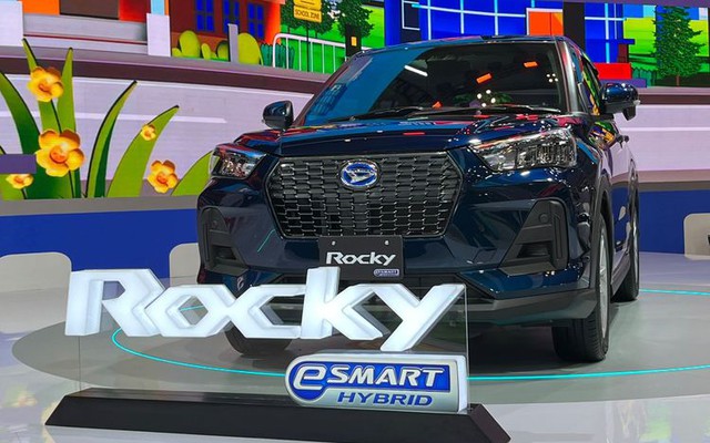 Toyota 'thả thính' sắp có Raize hybrid: Động cơ điện sạc bằng máy xăng giống Nissan Kicks, về Việt Nam dễ đi đầu phân khúc CUV hạng A