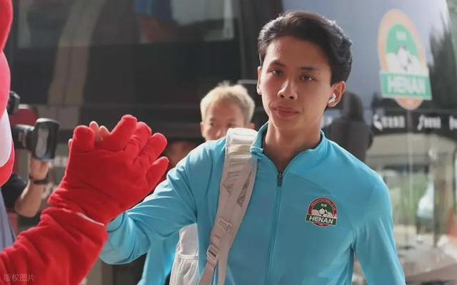 Việt kiều được báo Trung Quốc gọi là "thiên tài": Chật vật tìm việc ở V.League, chờ HLV lão làng cứu vớt