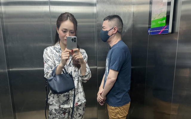 Vợ 1 nam NSND đăng clip rửa chân cho chồng, gọi chồng U55 là em bé: "Nếu diễn không tồn tại đến giờ"