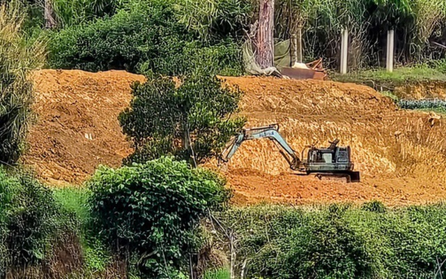 Đi ô tô đến trạm, người đàn ông đe doạ Trạm trưởng Trạm quản lý rừng