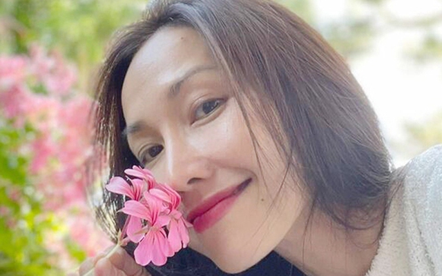 "Út Ráng" Kim Hiền: Tuổi 43 nhan sắc trẻ trung, cuộc sống hạnh phúc bình yên nơi trời Tây