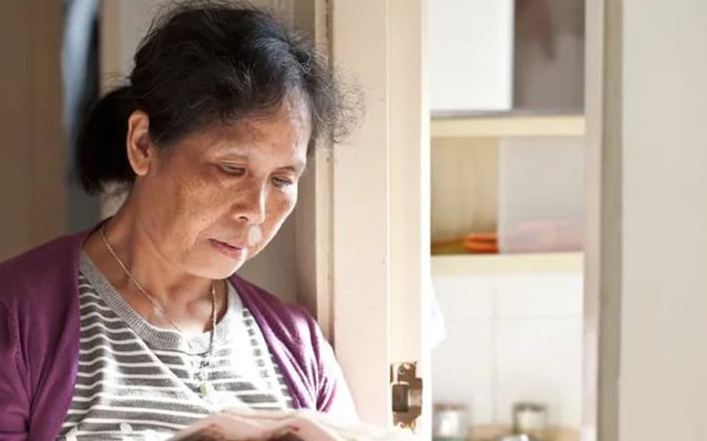 Sau 8 năm làm bảo mẫu cho nhà đại gia với mức lương 29 triệu đồng/tháng, tôi nghỉ việc thì được chủ tặng 1 chiếc hộp gỗ: Thứ bên trong khiến tôi sững sờ