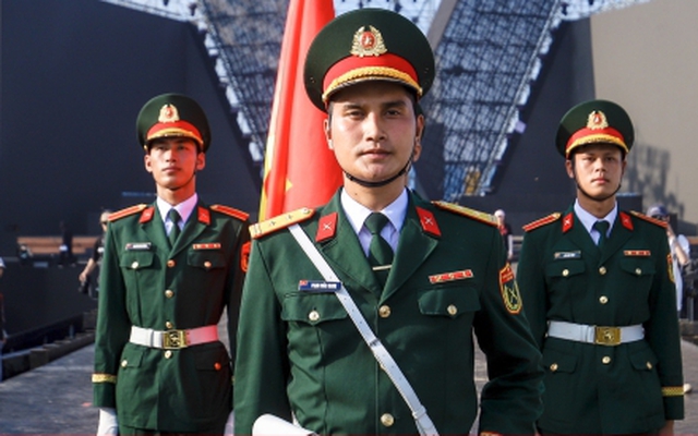 68 quân nhân từng duyệt binh ở Nga luyện tập cho đêm nhạc 'Tổ quốc trong tim'